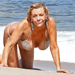 Naturist Beach Grannies - Tanning Mom Goes Topless! | E! News Australia