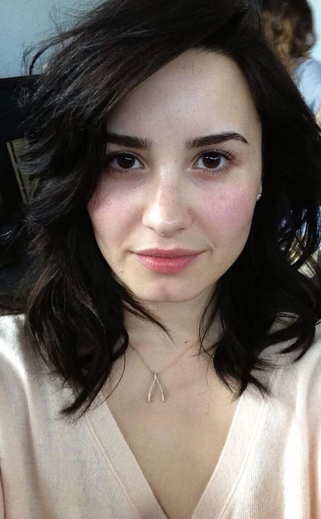 Demi Lovato, Twit Pic, No Makeup