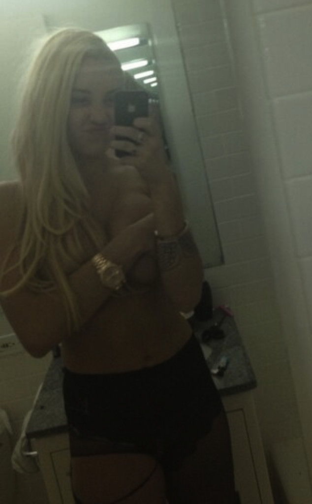 Amanda Bynes Goes Topless in New Twitter Pics