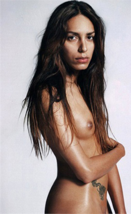 Playboy oferece R$ 500 mil para transexual posar nua