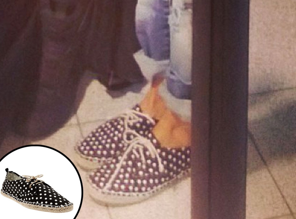 Jessica Alba, Instagram, Gap Shoes