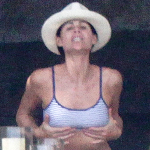 Minnie Driver Gets Frisky With Herself on Vacay