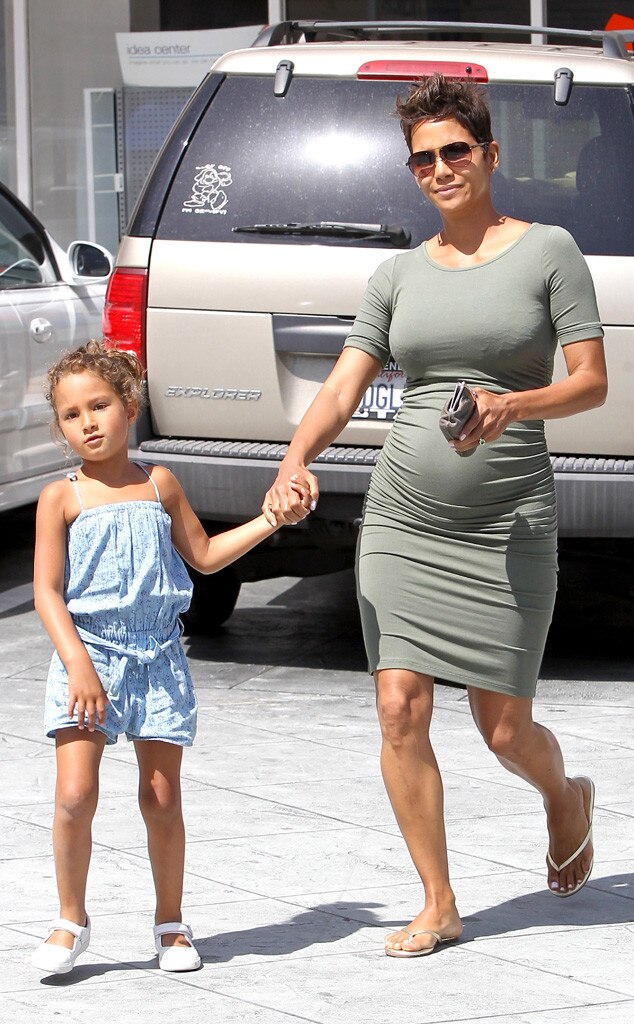 Halle Berry And Nahla From The Big Picture Todays Hot Photos E News 5736