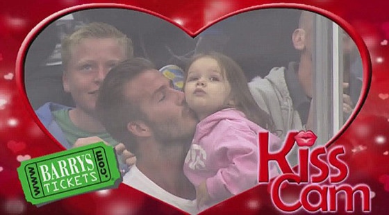 David Beckham, Harper, Kiss Cam