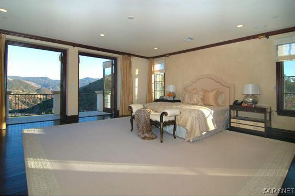 Room With A View From Justin Bieber S Party House E News