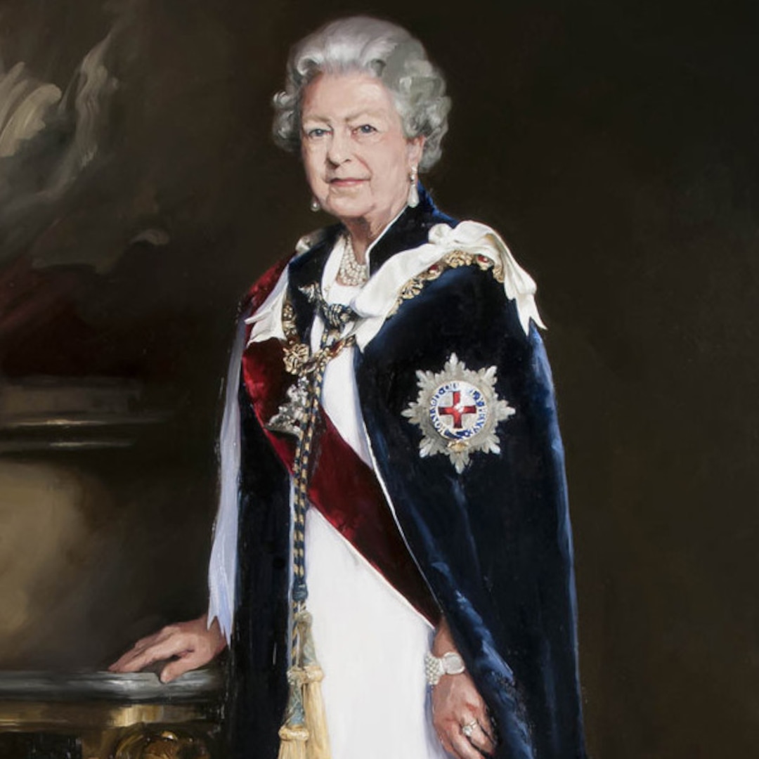 Queen Elizabeth's Royal Portrait Gets Panned - E! Online