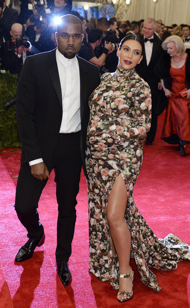 Kim Kardashian Wears Nearly Naked Gown to the 2015 Met Gala, Attends ...