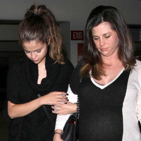Selena Gomez And Pregnant Mom Have A Movie Date E Online