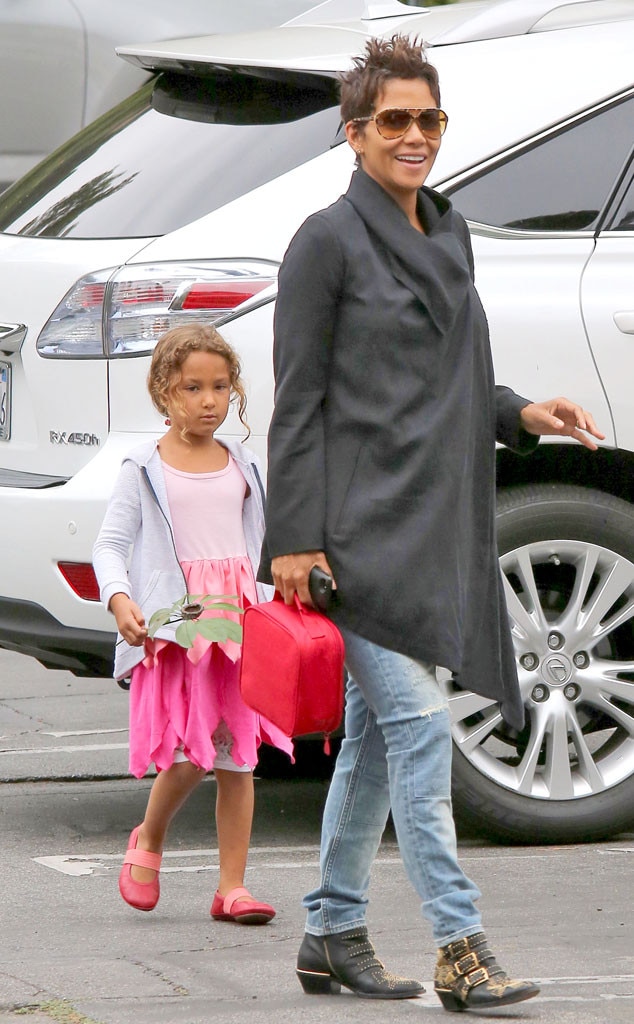 Halle Berry And Nahla From The Big Picture Todays Hot Photos E News 6530