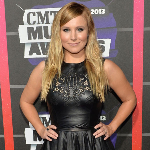 Kristen Bell parades her post-pregnancy curves in tight black