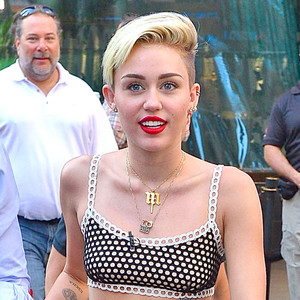 Miley Cyrus Has Finally Mastered the Tasteful Midriff Reveal on Fashion ...