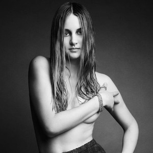 Shailene Woodley Goes Topless For Interview Magazine—see The Pic E News 7956