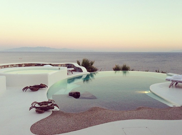 Kardashian, Instagram, Greece