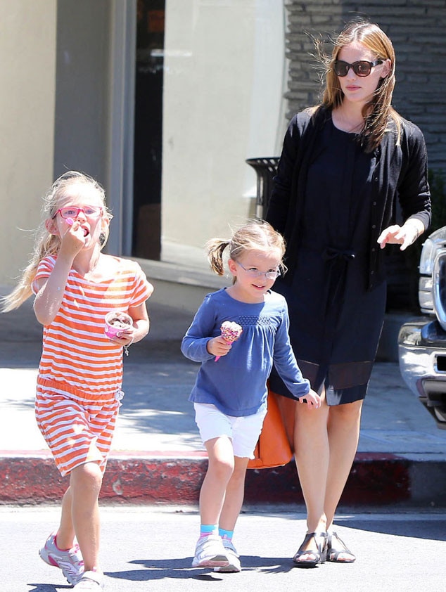 Jennifer Garner, Violet & Seraphina from The Big Picture: Today's Hot ...