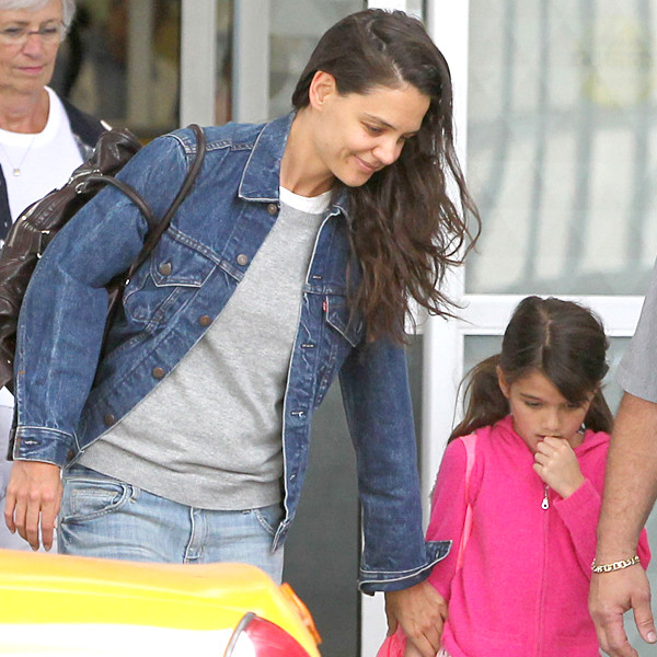 Katie & Suri Spotted at JFK Airport - E! Online