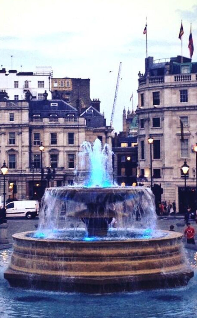 Trafalgar Square, Blue Fountain, Twit Pic