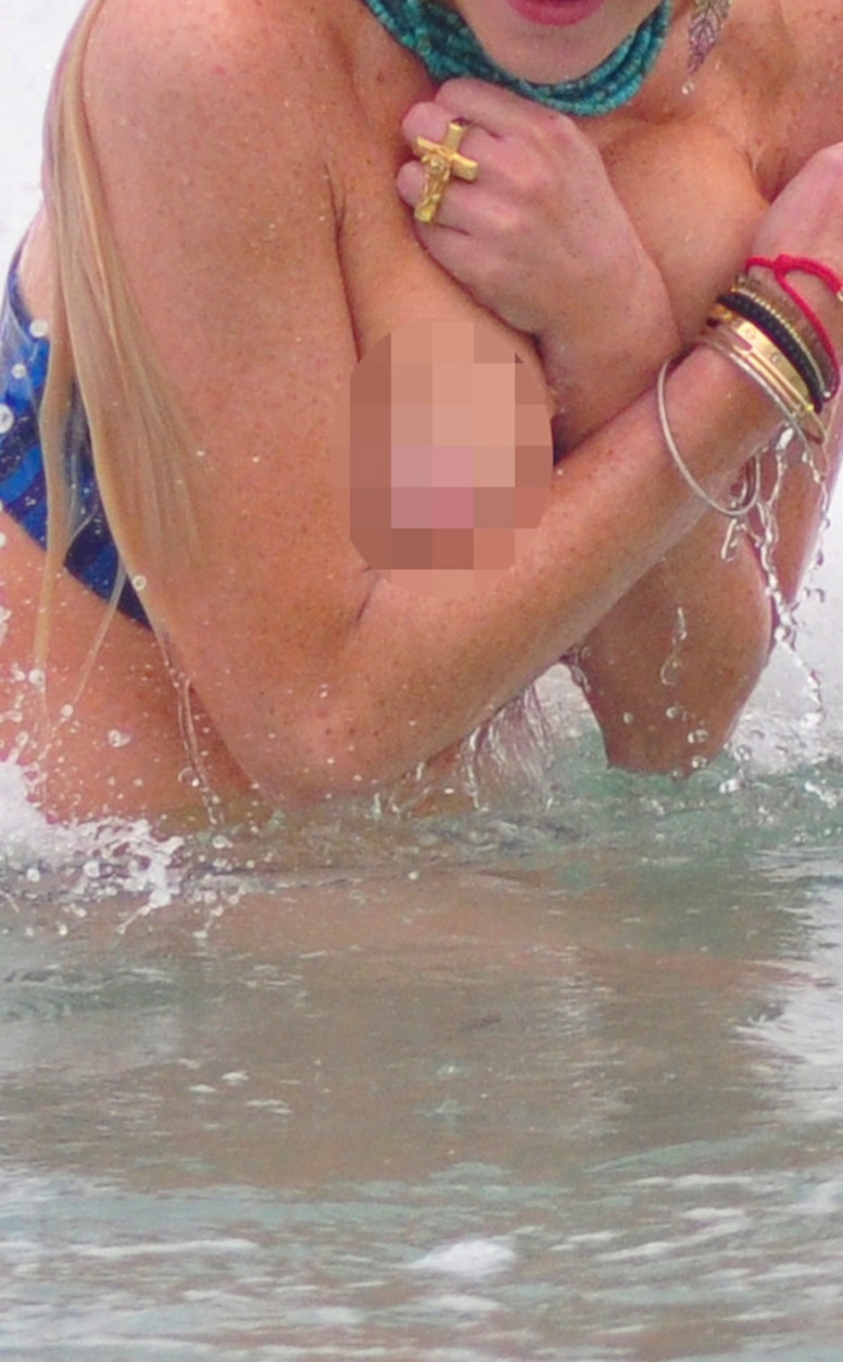 Lindsay Lohan, Bikini Malfunction