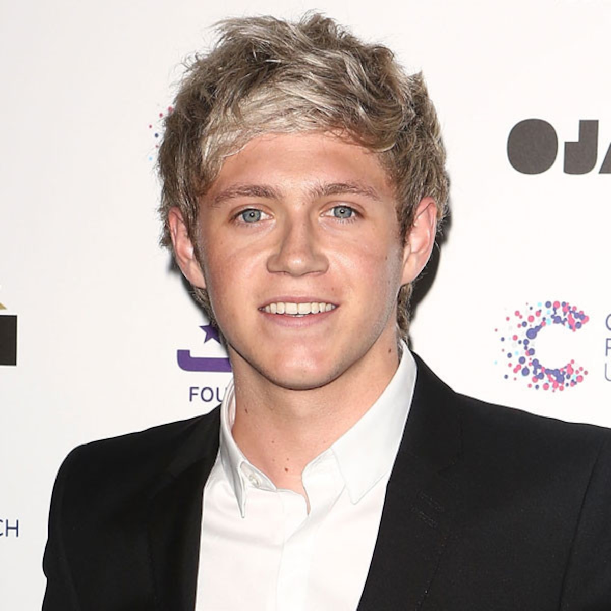 Niall Horan Tattoos His Butt With Comedian's Face! - E! Online