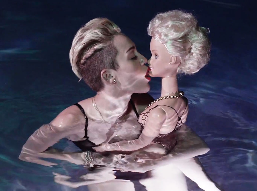 Miley Cyrus, We Can't Stop Video