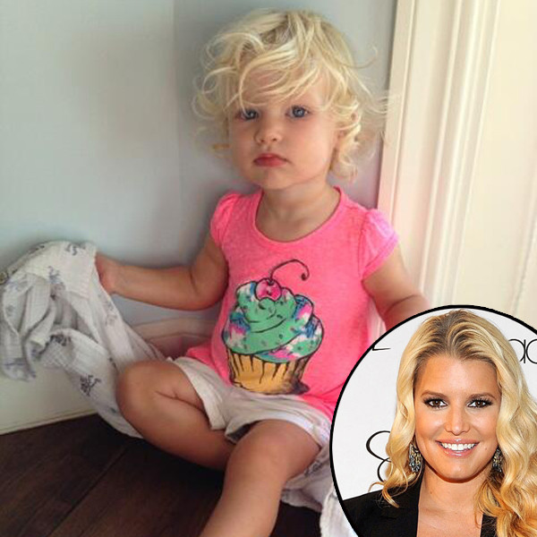 Jessica Simpson shares adorable photo of lookalike daughters - ABC
