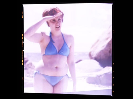 New Girls Promo Lena Dunham Shows Off Bikini Body