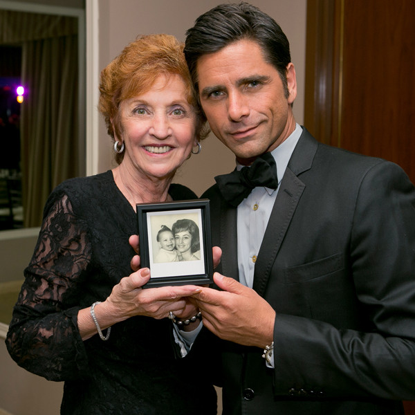John Stamos Mourns the Death of His Mom She Was 'The Love of My Life(01)