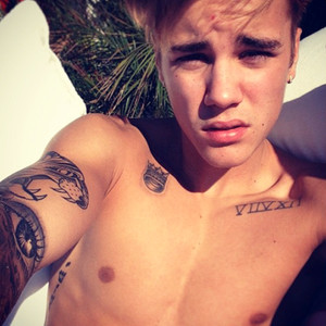Justin Bieber Shows Off Tattoos In Latest Shirtless Selfie E News