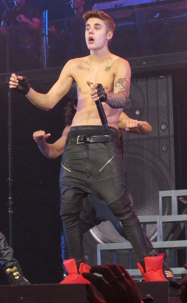 Justin Bieber, sin camisa