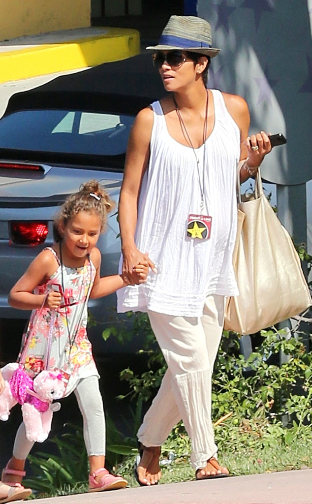 Halle Berry And Nahla From The Big Picture Todays Hot Photos E News 5745