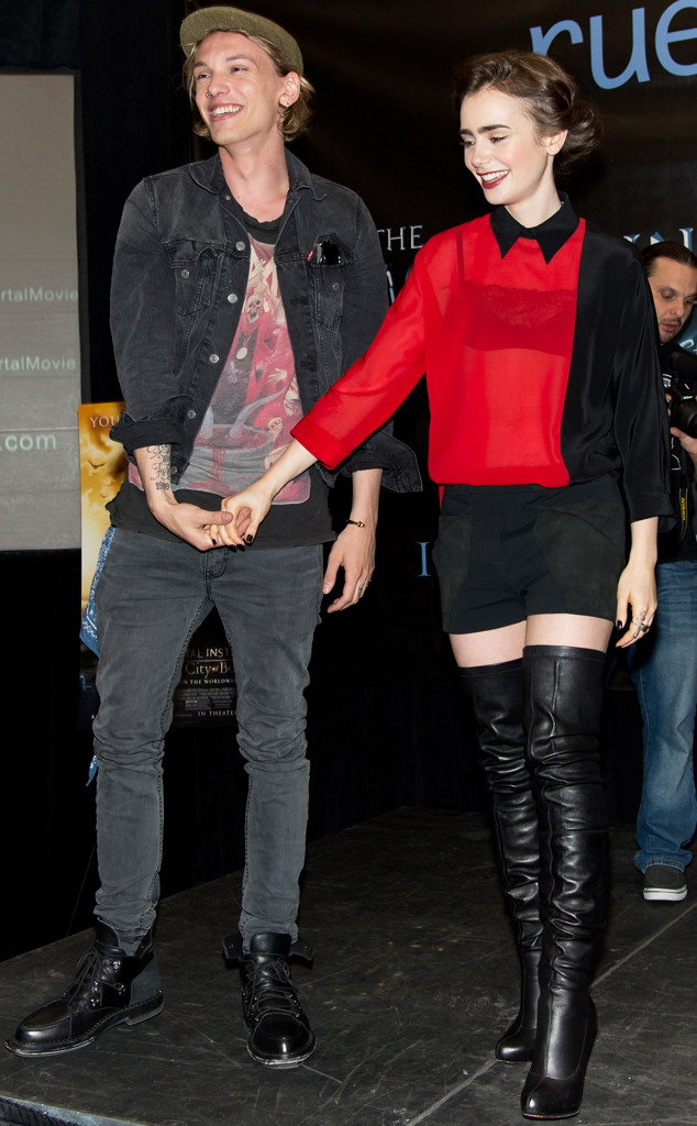 Watch Lily Collins Jamie Campbell Bower Talk Breakup E Online