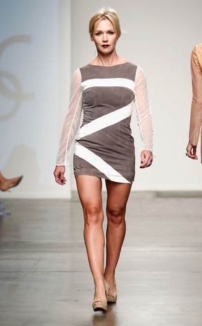 Jennie Garth Walks The Runway At Nyfw E News Australia