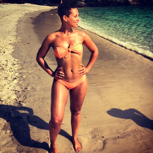 Alicia Keys Flaunts Sexy Bikini Body In Brazil E News