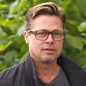 See Brad Pitt S Sexy New Haircut E News Deutschland