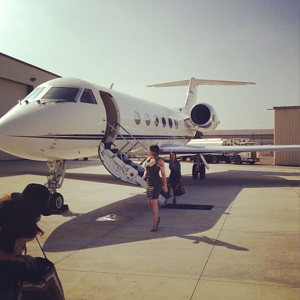 Khloé Kardashian Odom Shows Off Her Curves (and a Private Jet) in ...