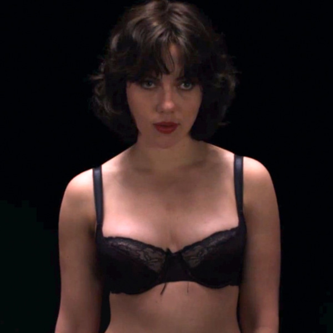 Scarlett Strips in Under the Skin Movie TrailerWatch! Scarlett Strips in Under the Skin Movie TrailerWatch!