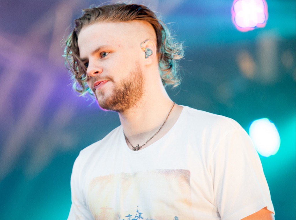 The Wanted S Jay Shaves Head Max Regifts Hair E News Deutschland