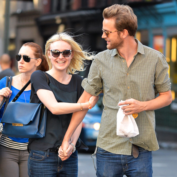 Https Wwweonlinecom News 455694 Dakota Fanning 19 Holds Hands With 32 Year Old Boyfriend Jamie Strachan See The Pic Https Wwweonlinecom News 455694 Dakota Fanning 19 Holds Hands With 32 Year Old Boyfriend Jamie Strachan See The Pic