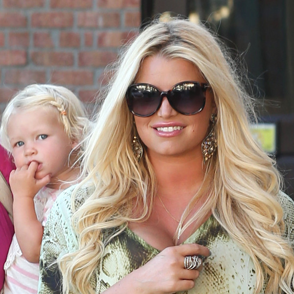 Jessica Simpson Wows In Daisy Dukes—see The Pic E Online Au 