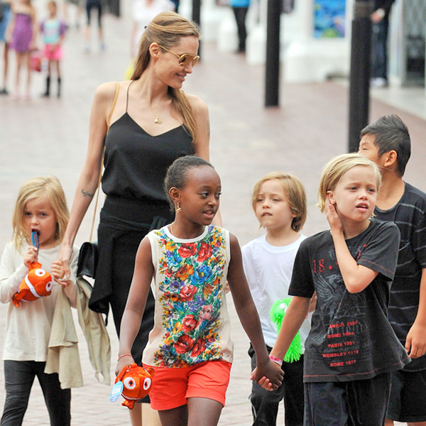 Angelina Jolie & Kids Visit the Sea Life Sydney Aquarium!: Photo
