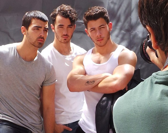 Nick Tu Es Gay Mega Gay (+Foto) Nick Jonas presume de sus músculos en una revista gay - E