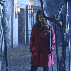 Pretty Little Liars Can You Believe Ali is [Spoiler]?! E! News UK