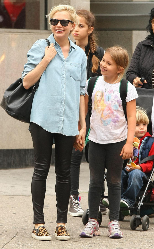 Matilda Ledger Wears Shirt With Mom Michelle Williams ...