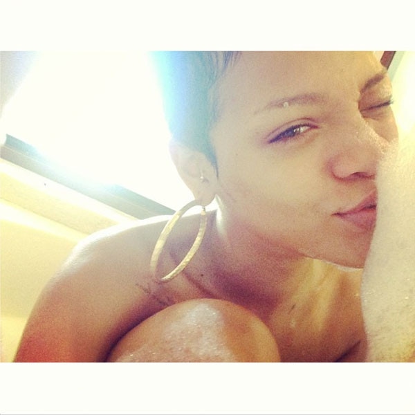Makeup-Free Rihanna Snaps Naked Bathtub Pics After Abu 