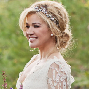 How To Get Kelly Clarkson S Romantic Bridal Do E News