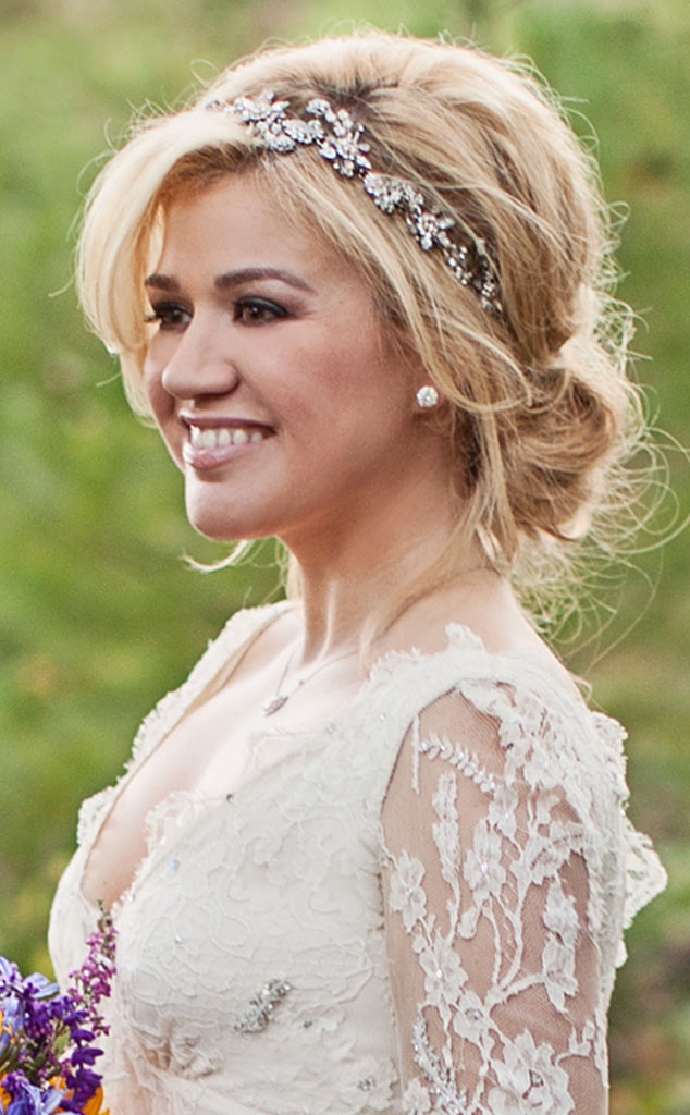 How to Get Kelly Clarkson's Romantic Bridal 'Do How to Get Kelly Clarkson's Romantic Bridal 'Do