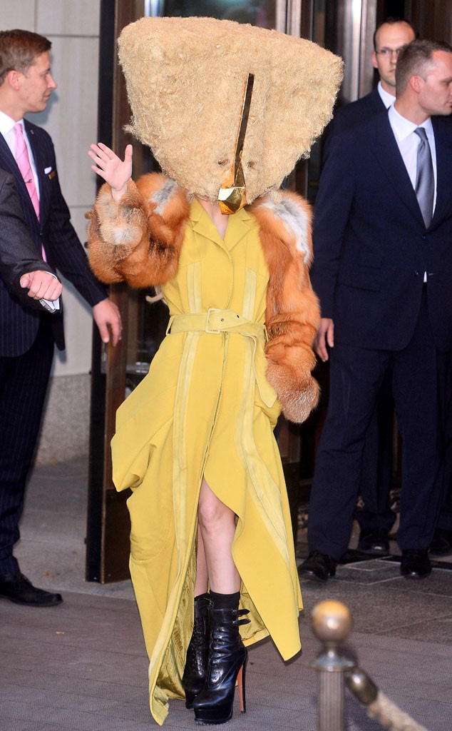 Lady Gaga Wears Bizarre Chicken MaskSee Her Wild Look! Lady Gaga Wears Bizarre Chicken MaskSee Her Wild Look!