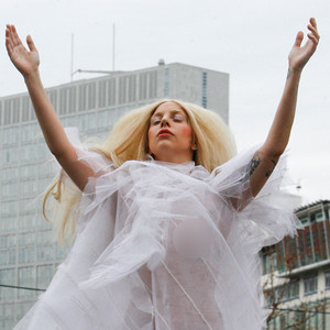 Lady Gaga Goes Braless Flashes Nipples In Berlin E News Deutschland 3935