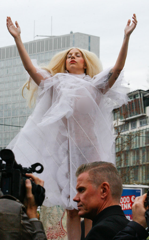 Lady Gaga Goes Braless And Barefoot Flashes Nipples In Berlin—see The