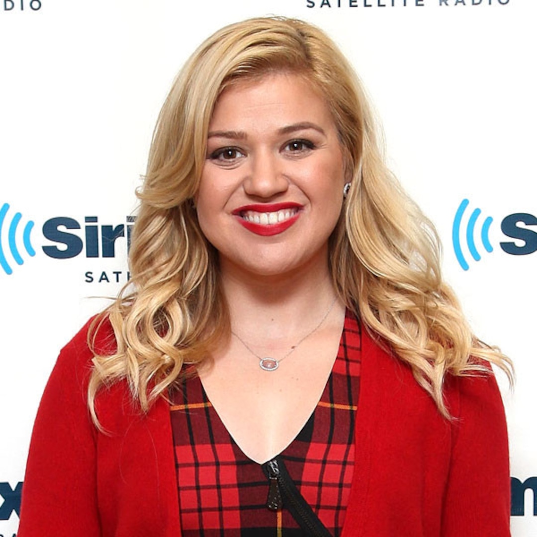kelly clarkson opens up about her pregnancy e online kelly clarkson opens up about her pregnancy e online