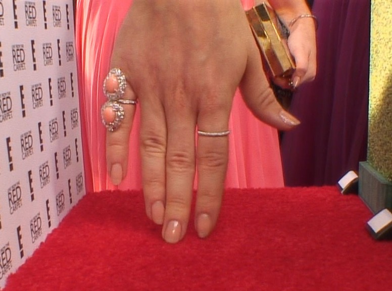 Golden Globes 2014 Mani Cam, Sarah Hyland